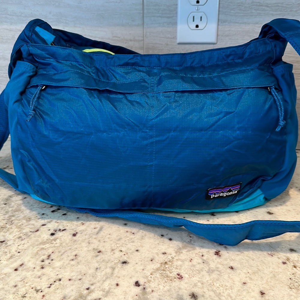 Patagonia lightweight travel courier 12L